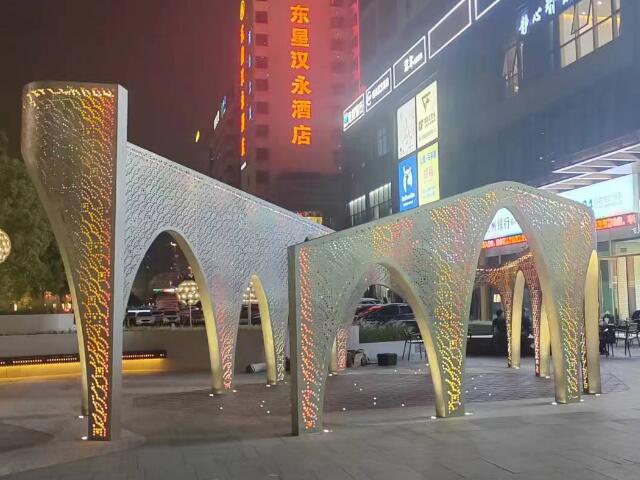 廣場(chǎng)大型發(fā)光不銹鋼鏤空雕塑